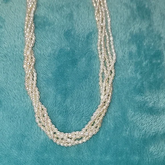 Vintage pearl necklace